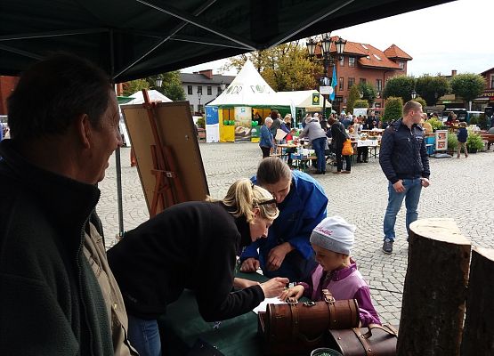Grafika KPK podczas Kartuskiego Targu Produktów Ekologicznych w Kartuzach